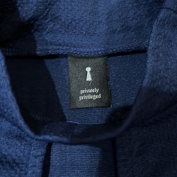 Blue top with key hole and open sides - Picture 3 of 5